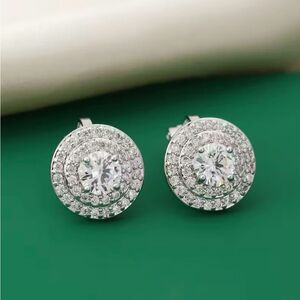 🔹 NEW Dazzling & Sparkling Silver Crystal Clip On Earrings 🔹